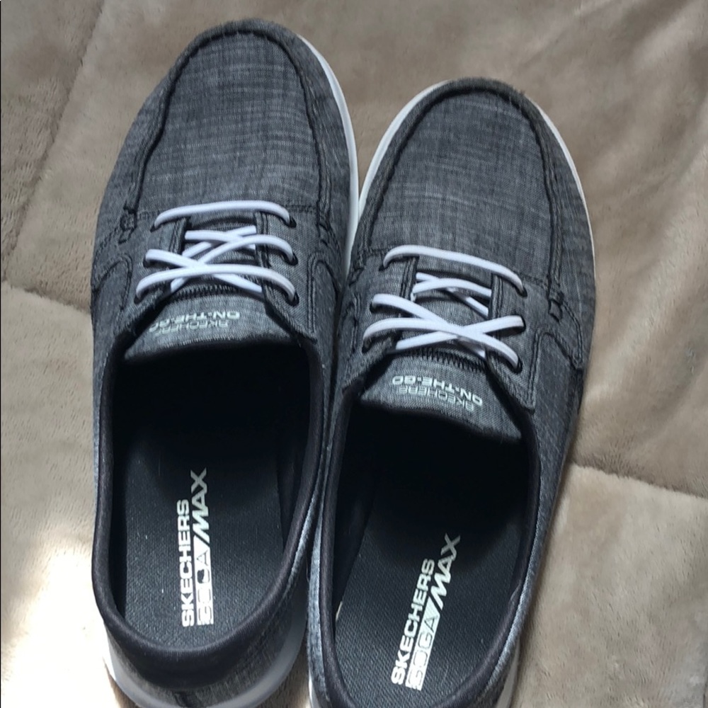 Skechers GoGa Max (Skechers in the go)